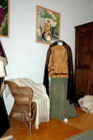 Выставка старинных костюмов.